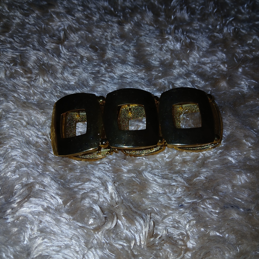 Vintage & Fashionable 70s Bracelet, Gold Tone, Costume Jewelery